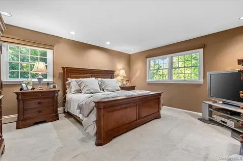 96 Plainview Road Woodbury NY 11797