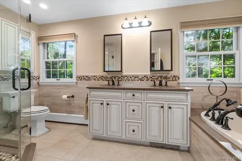 96 Plainview Road Woodbury NY 11797