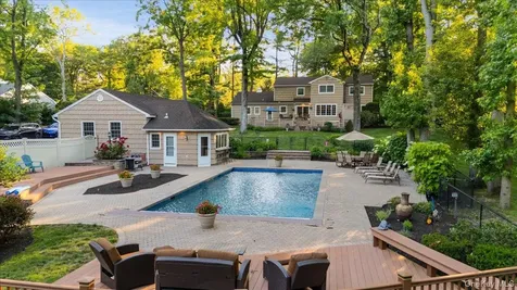 96 Plainview Road Woodbury NY 11797