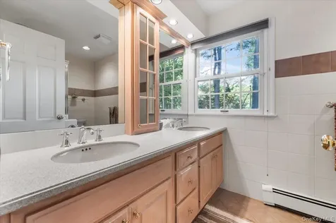 96 Plainview Road Woodbury NY 11797