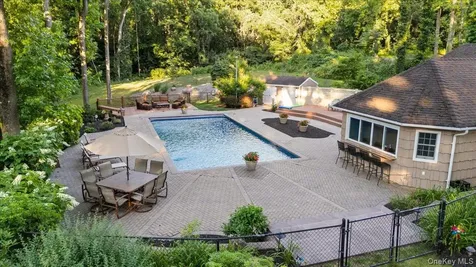 96 Plainview Road Woodbury NY 11797