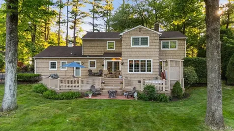 96 Plainview Road Woodbury NY 11797