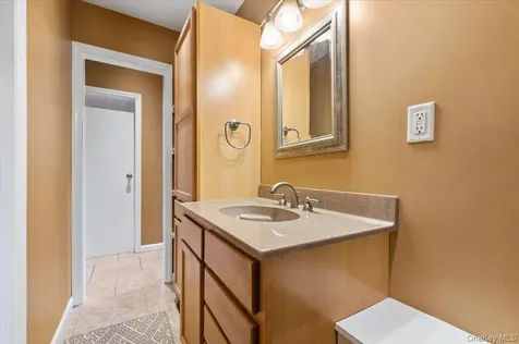 96 Plainview Road Woodbury NY 11797