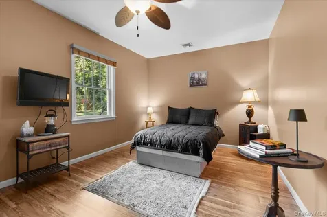 96 Plainview Road Woodbury NY 11797