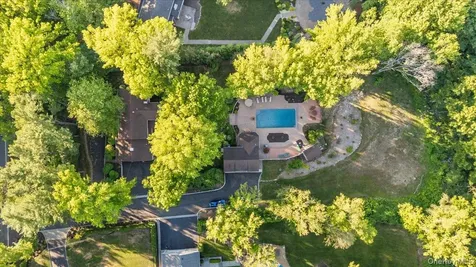 96 Plainview Road Woodbury NY 11797