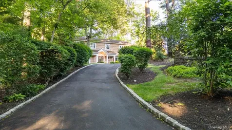 96 Plainview Road Woodbury NY 11797