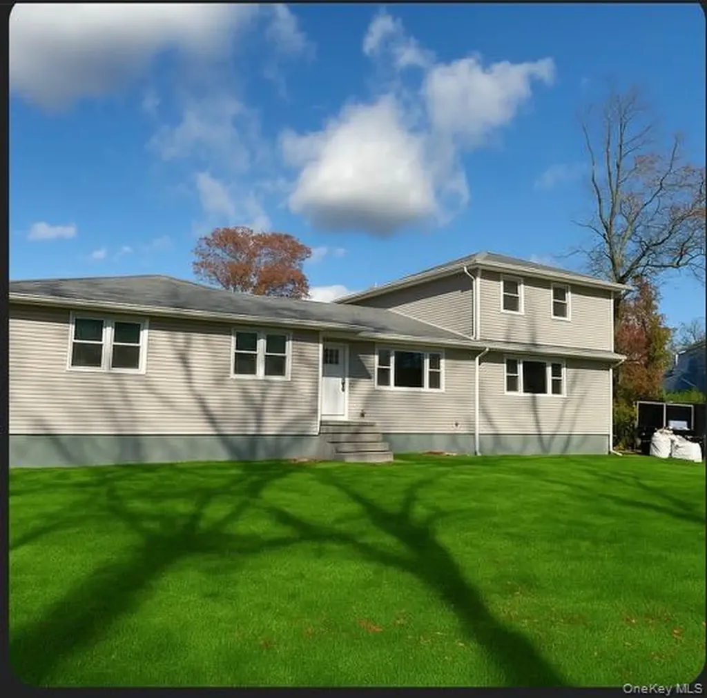 751 Centerwood Street West Babylon NY 11704