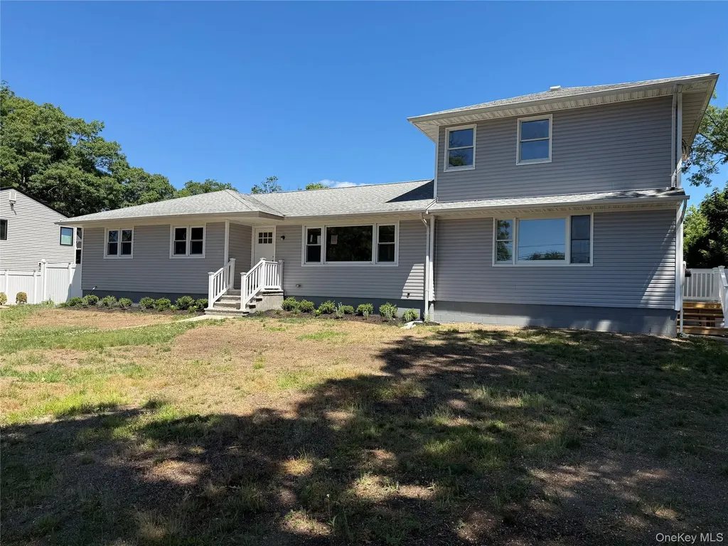 751 Centerwood Street West Babylon NY 11704
