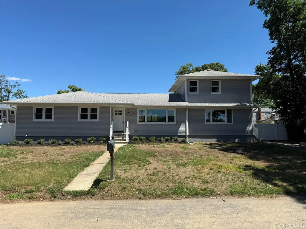 751 Centerwood Street West Babylon NY 11704
