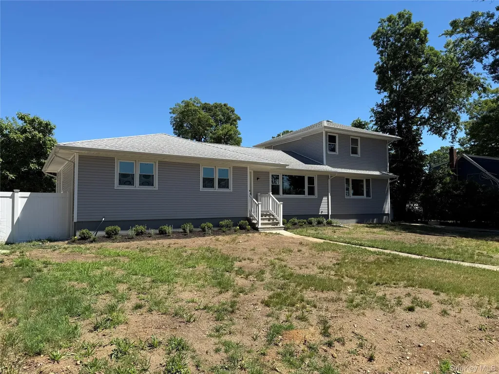 751 Centerwood Street West Babylon NY 11704