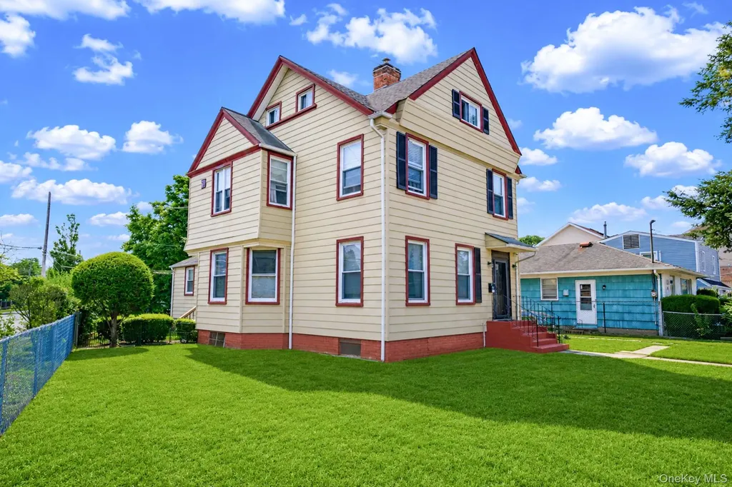 12-52 Bay Park Place Bayswater NY 11691