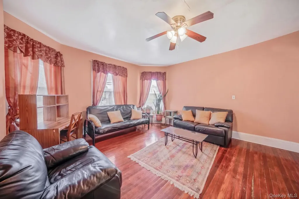 12-52 Bay Park Place Bayswater NY 11691