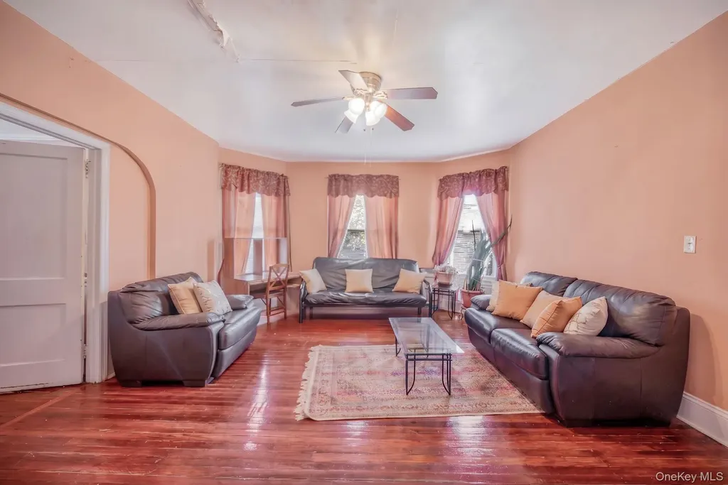 12-52 Bay Park Place Bayswater NY 11691