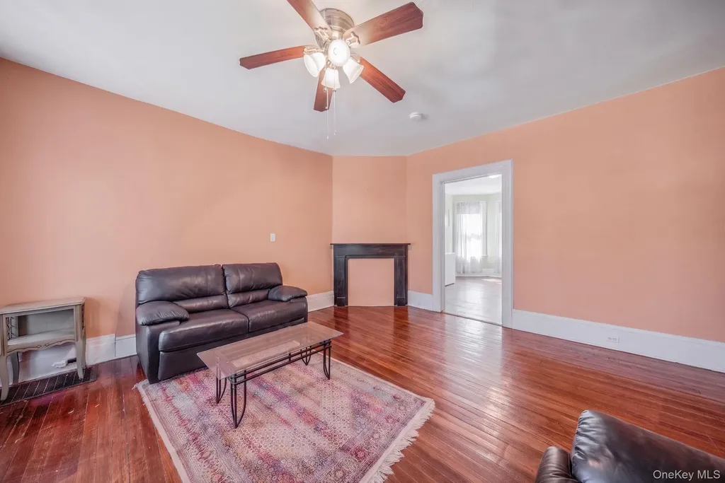 12-52 Bay Park Place Bayswater NY 11691