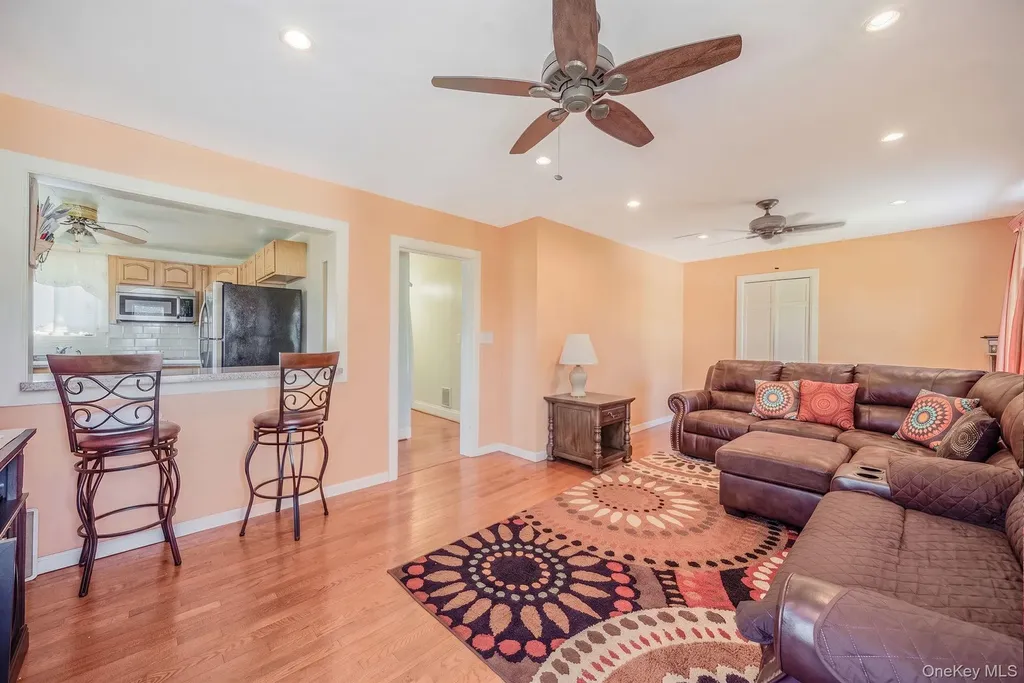 12-52 Bay Park Place Bayswater NY 11691