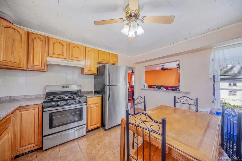12-52 Bay Park Place Bayswater NY 11691