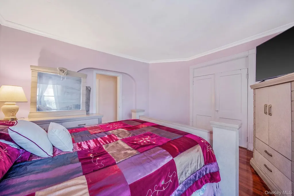 12-52 Bay Park Place Bayswater NY 11691