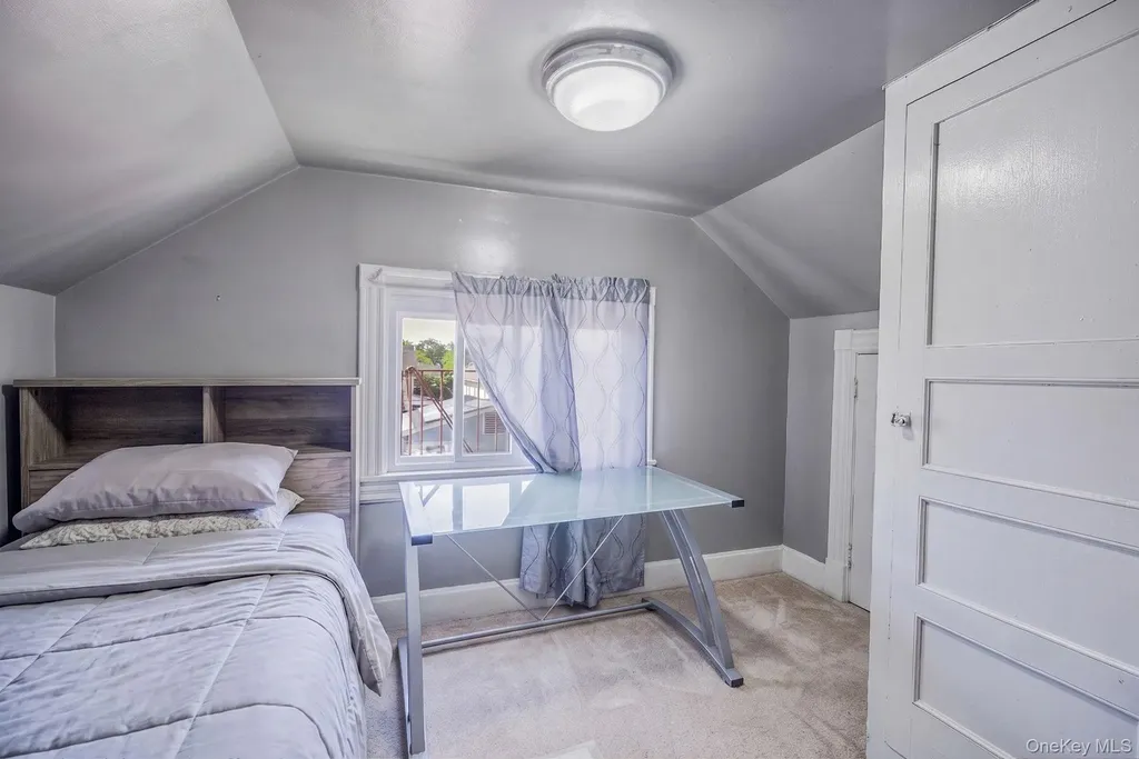 12-52 Bay Park Place Bayswater NY 11691