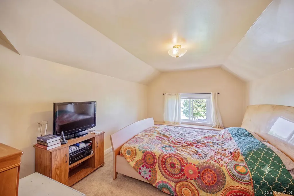 12-52 Bay Park Place Bayswater NY 11691