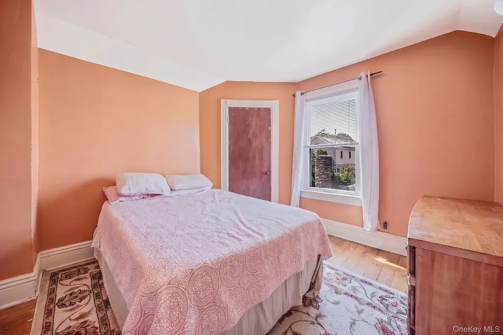 12-52 Bay Park Place Bayswater NY 11691