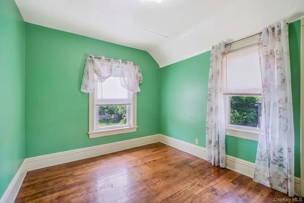12-52 Bay Park Place Bayswater NY 11691