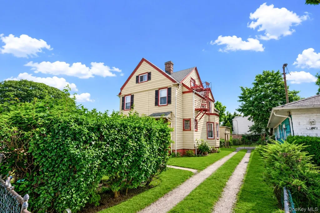 12-52 Bay Park Place Bayswater NY 11691