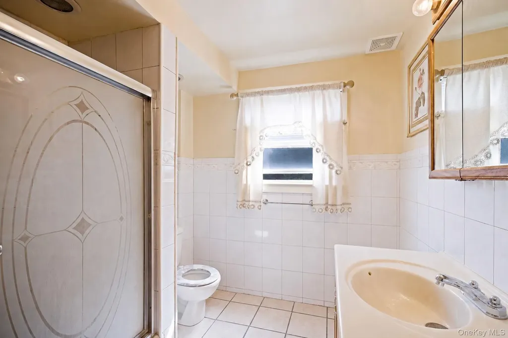 12-52 Bay Park Place Bayswater NY 11691
