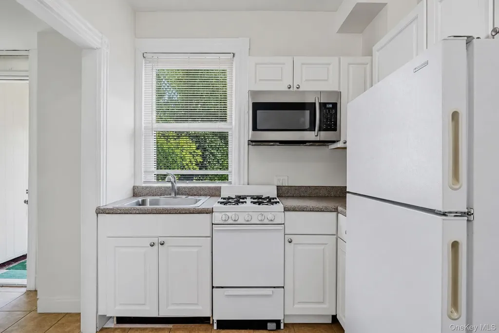 12-52 Bay Park Place Bayswater NY 11691