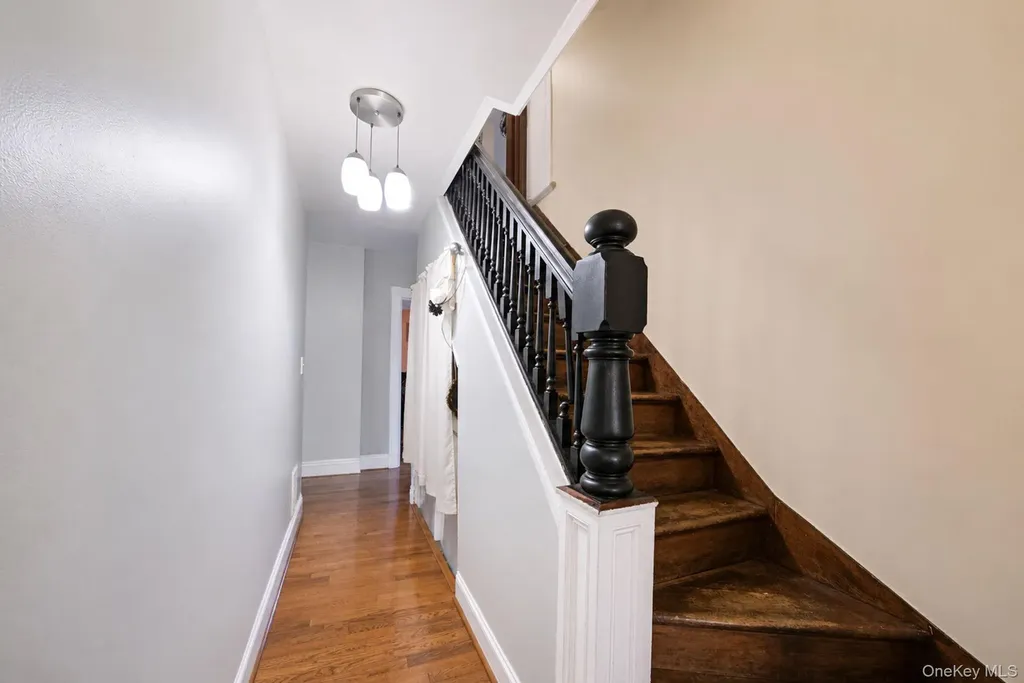 12-52 Bay Park Place Bayswater NY 11691