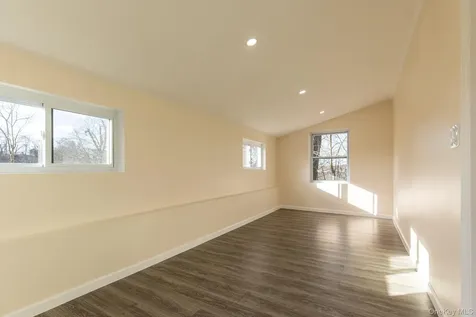 13 Knoll Place Glen Cove NY 11542