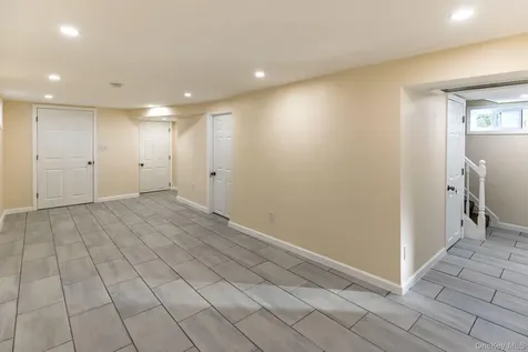 13 Knoll Place Glen Cove NY 11542