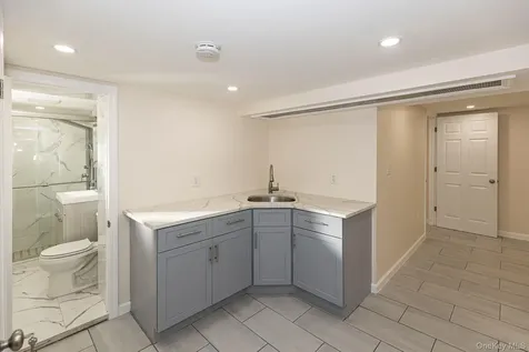 13 Knoll Place Glen Cove NY 11542