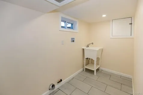 13 Knoll Place Glen Cove NY 11542