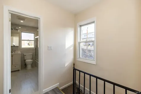 13 Knoll Place Glen Cove NY 11542