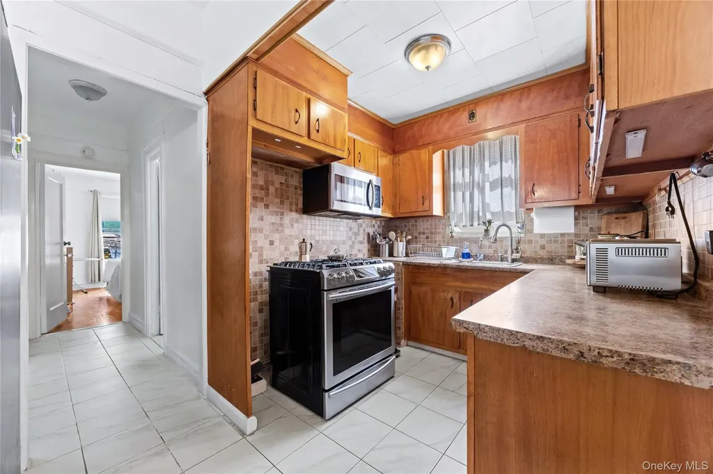 2436 Buck Street Bronx NY 10461