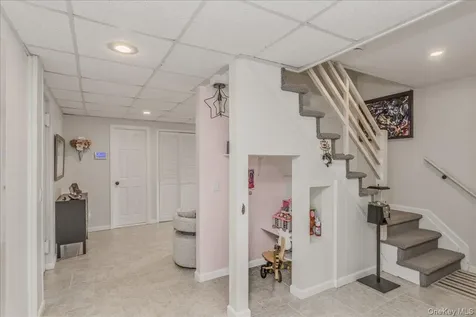 72 Circle Drive Oak Beach NY 11702