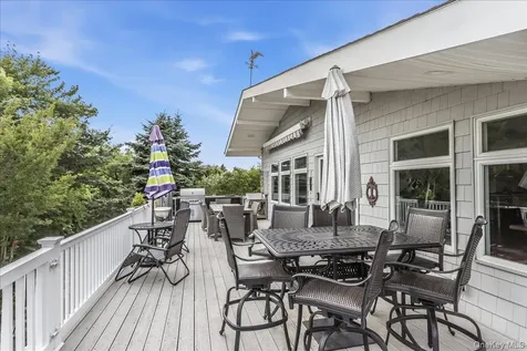 72 Circle Drive Oak Beach NY 11702