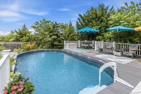72 Circle Drive Oak Beach NY 11702