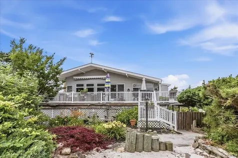 72 Circle Drive Oak Beach NY 11702