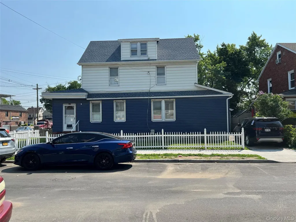 114-01 211 211 Street Cambria Heights NY 11411