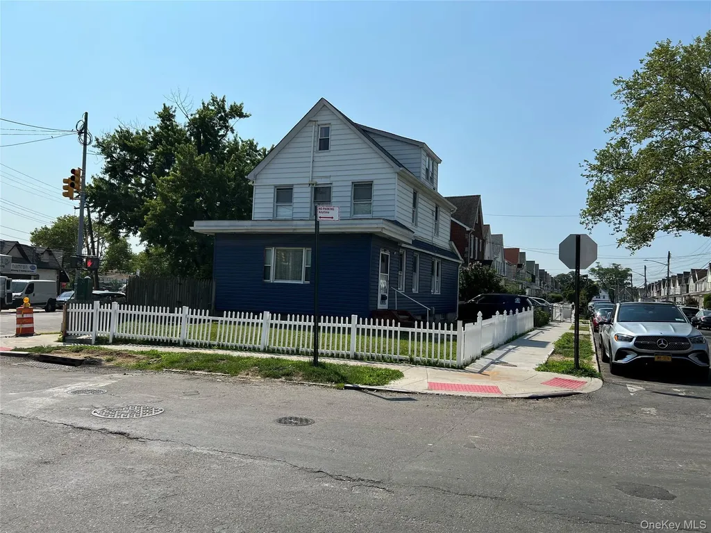 114-01 211 211 Street Cambria Heights NY 11411