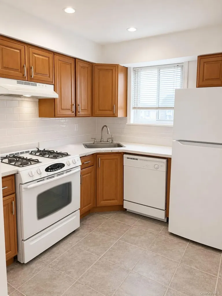 920 Broadway Woodmere NY 11598