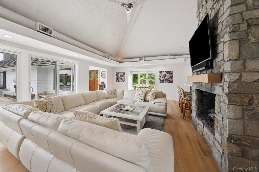 12 Ogden Lane Quogue NY 11959