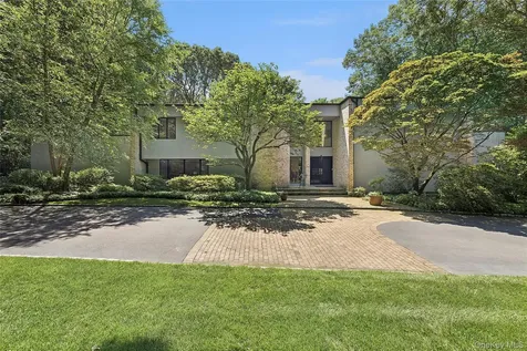 17 Danton Lane N Locust Valley NY 11560
