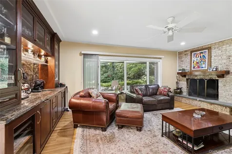 17 Danton Lane N Locust Valley NY 11560