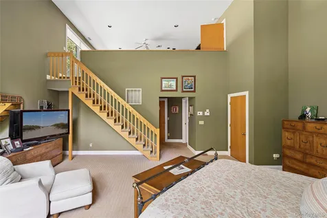 17 Danton Lane N Locust Valley NY 11560