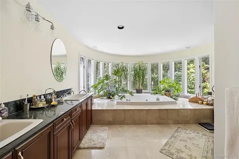 17 Danton Lane N Locust Valley NY 11560