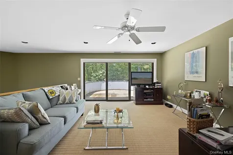 17 Danton Lane N Locust Valley NY 11560