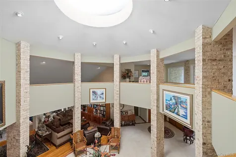 17 Danton Lane N Locust Valley NY 11560