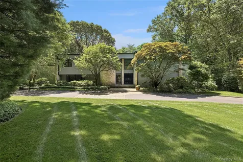 17 Danton Lane N Locust Valley NY 11560